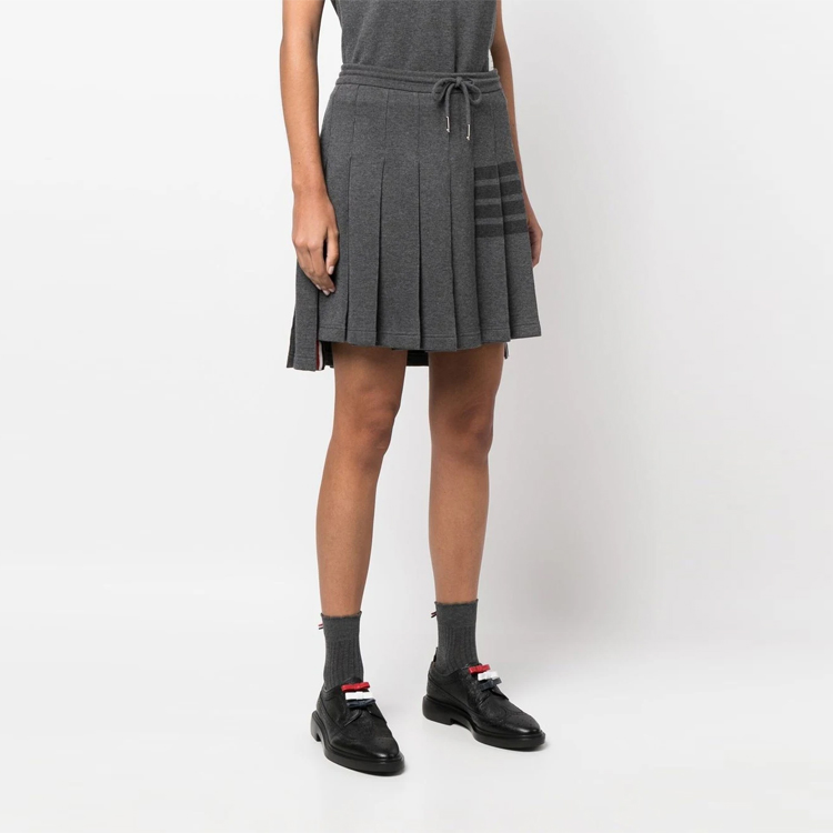 Shop THOM BROWNE 四杠百褶迷你裙 灰色 FJK083AJ0051