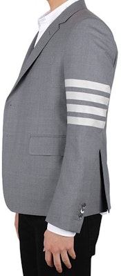 THOM BROWNE Blazer Gris 4-Bar Stripe Edición Regreso a Clases MJC159A-06146-035 Sizing THOM BROWNE Blazer Gris 4-Bar Stripe Edición Regreso a Clases MJC159A-06146-035