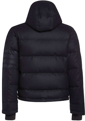 Chaqueta de Lana Acolchada con Capucha Thom Browne 4-Bar Stripe Azul Marino MJD020X-06393-415 Lookbook Chaqueta de Lana Acolchada con Capucha Thom Browne 4-Bar Stripe Azul Marino MJD020X-06393-415
