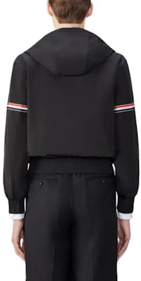 Thom Browne 黑色连帽修身拉链夹克 MJO223O-07110-001 Lookbook Thom Browne 黑色连帽修身拉链夹克 MJO223O-07110-001