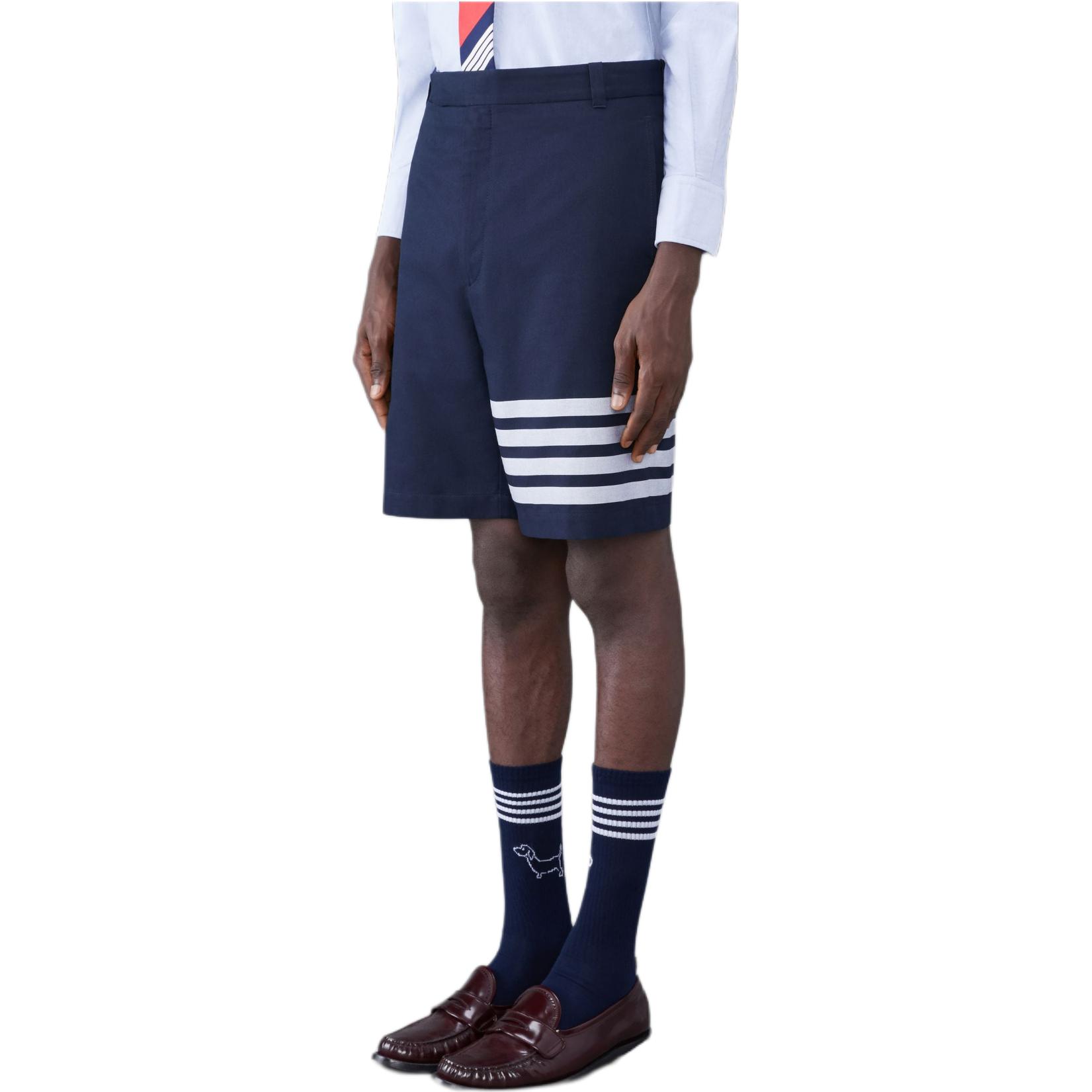 Purchase THOM BROWNE Cotton Pendek Biru 4-Bar Stripe Relaxed Fit dengan Saku Resleting. MTU321U-07890-415