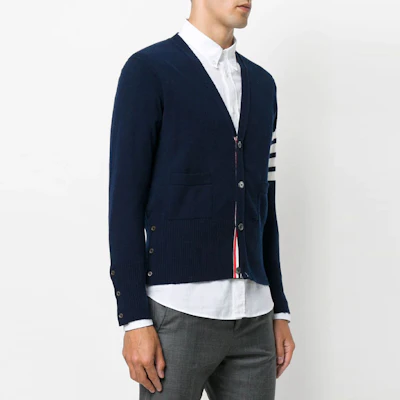 THOM BROWNE Sweter Rajut Cashmere V-Neck Strip Biru. MKC001A-00011-415 Purchase THOM BROWNE Sweter Rajut Cashmere V-Neck Strip Biru. MKC001A-00011-415