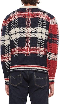 톰 브라운 브라운 체크 루즈핏 크루넥 스웨터. MKA410F-Y1506-960 Shop 톰 브라운 브라운 체크 루즈핏 크루넥 스웨터. MKA410F-Y1506-960