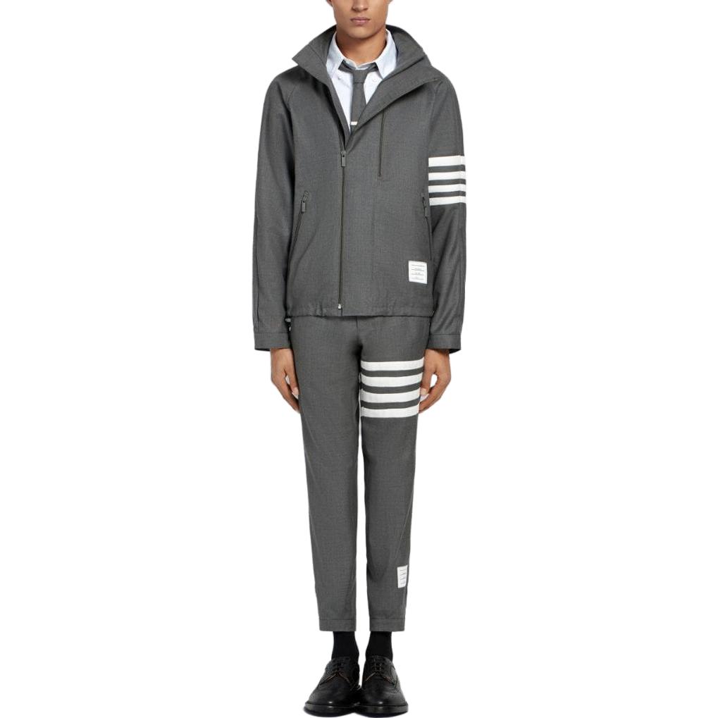 Shop Thom Browne 经典四条杠灰色松紧腰休闲裤。 MTT012A-00626-035