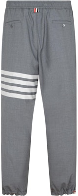 Thom Browne Pantalones Jogger de Punto Gris con Cuatro Barras Clásicas. MTT030A-06146-035 Lookbook Thom Browne Pantalones Jogger de Punto Gris con Cuatro Barras Clásicas. MTT030A-06146-035