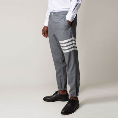 Thom Browne Pantalones Jogger de Punto Gris con Cuatro Barras Clásicas. MTT030A-06146-035 Details for Thom Browne Pantalones Jogger de Punto Gris con Cuatro Barras Clásicas. MTT030A-06146-035