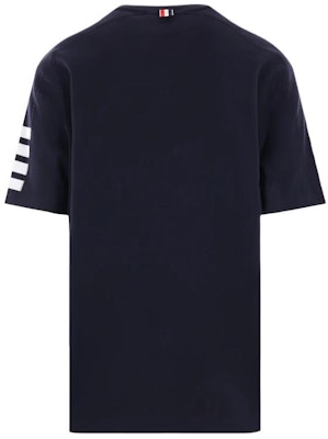 THOM BROWNE Camiseta Clásica Azul Marino con Rayas y Cuello Redondo. MJS246A-07323-415 Lookbook THOM BROWNE Camiseta Clásica Azul Marino con Rayas y Cuello Redondo. MJS246A-07323-415