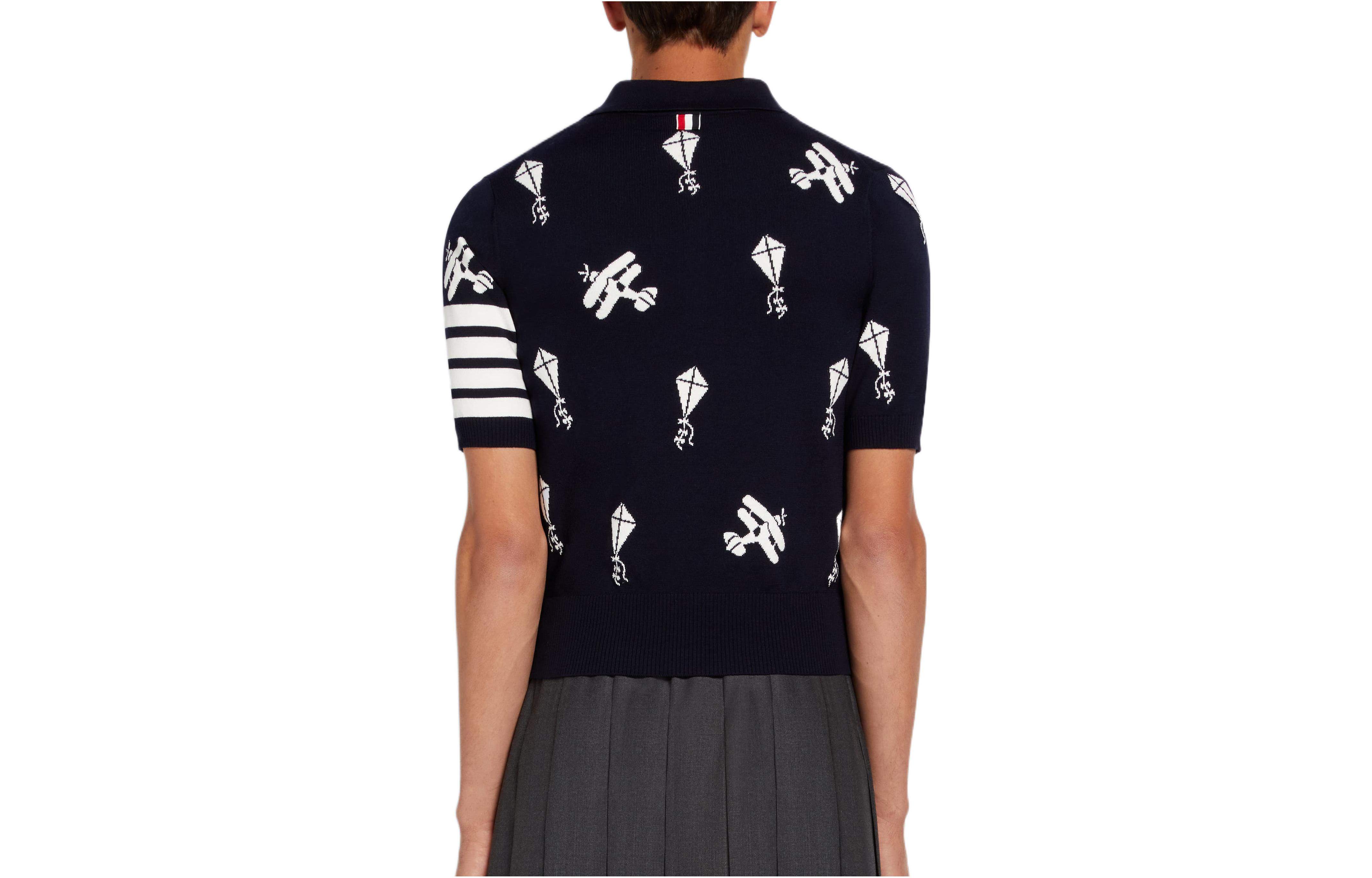 Lookbook THOM BROWNE Four-Bar Striped Polo Shirt Lengan Pendek Wol-Blend. MKP067A-Y1002-415