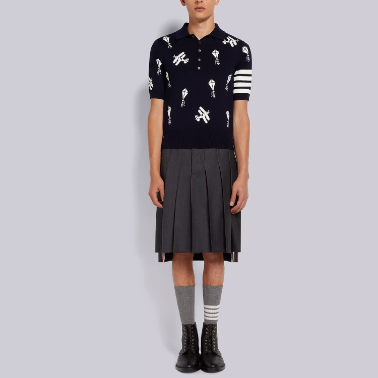 Shop THOM BROWNE Four-Bar Striped Polo Shirt Lengan Pendek Wol-Blend. MKP067A-Y1002-415