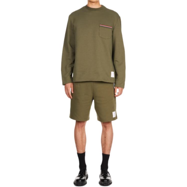 Lookbook 톰 브라운 그린 드로스트링 고무줄 허리 캐주얼 5인치 반바지. MJQ201A-J0007-320