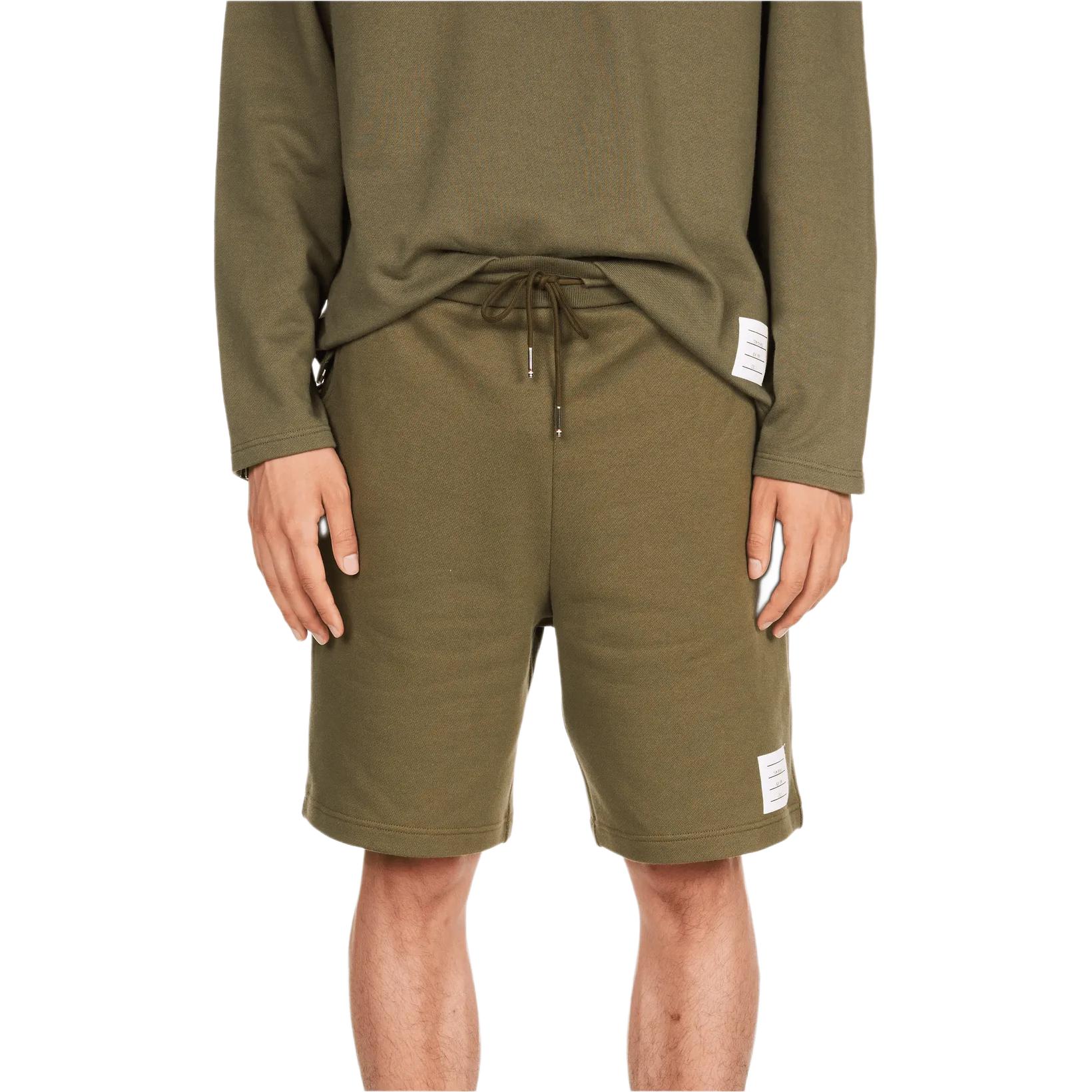 Shop 톰 브라운 그린 드로스트링 고무줄 허리 캐주얼 5인치 반바지. MJQ201A-J0007-320