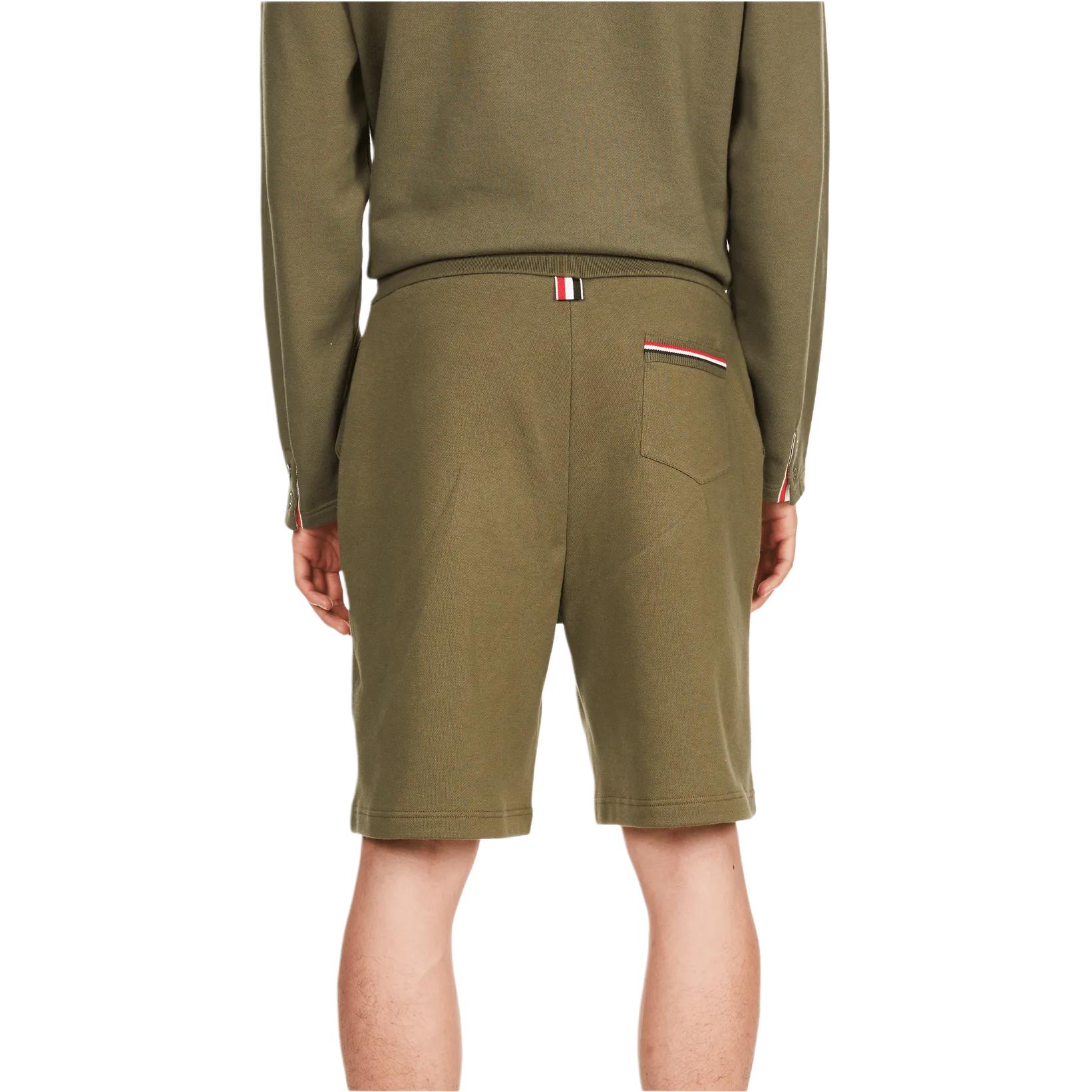 Purchase 톰 브라운 그린 드로스트링 고무줄 허리 캐주얼 5인치 반바지. MJQ201A-J0007-320