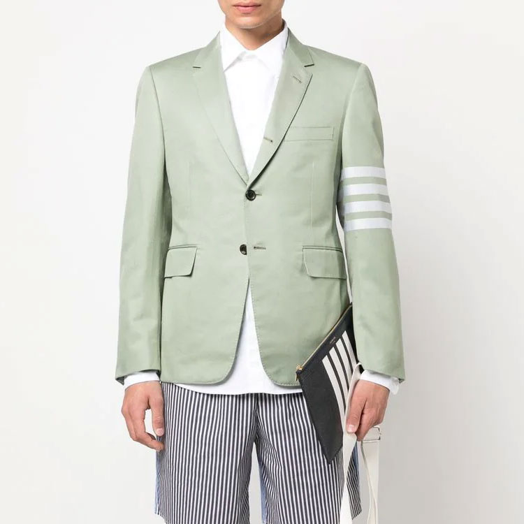 Lookbook Thom Browne Blazer Verde de Botón Simple con Cuatro Rayas. MJC001A-07890-320