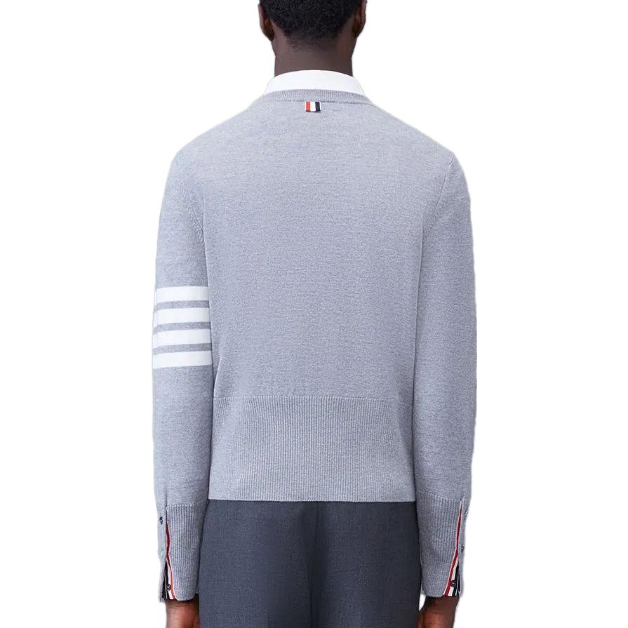 Shop Thom Browne 灰色圓領提花圖案毛衣. MKA486A-Y1002-055