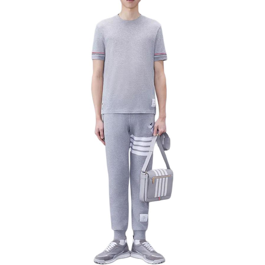 Thom Browne  Grey Crewneck T-Shirt with Sleeve Stripe Detail. MJS247A-J0129-035 圖 3