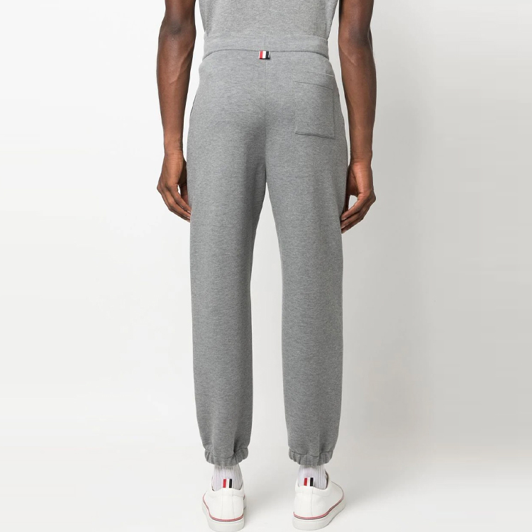 Purchase Thom Browne Celana Olahraga Rajut Abu-Abu Jogger Sweatpants. MJQ173A-J0059-035