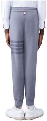 톰브라운 그레이 미드라이즈 루즈핏 니트 스트레이트 스웨트팬츠. MJQ179AJ0088055 Lookbook 톰브라운 그레이 미드라이즈 루즈핏 니트 스트레이트 스웨트팬츠. MJQ179AJ0088055