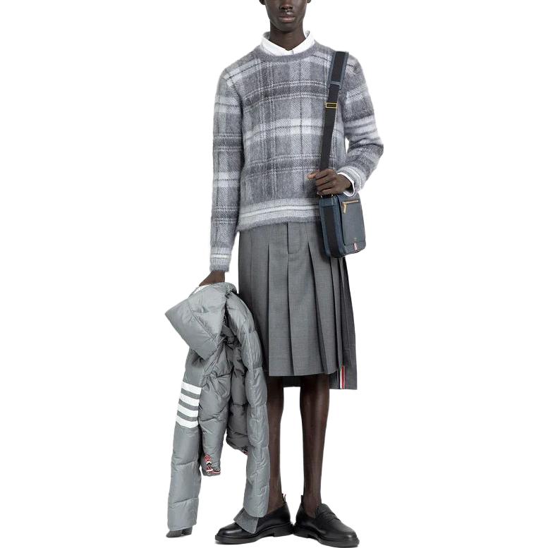 Thom Browne  Grey Plaid Crewneck Loose-Fit Sweater. MKA487F-Y8004-035 圖 3