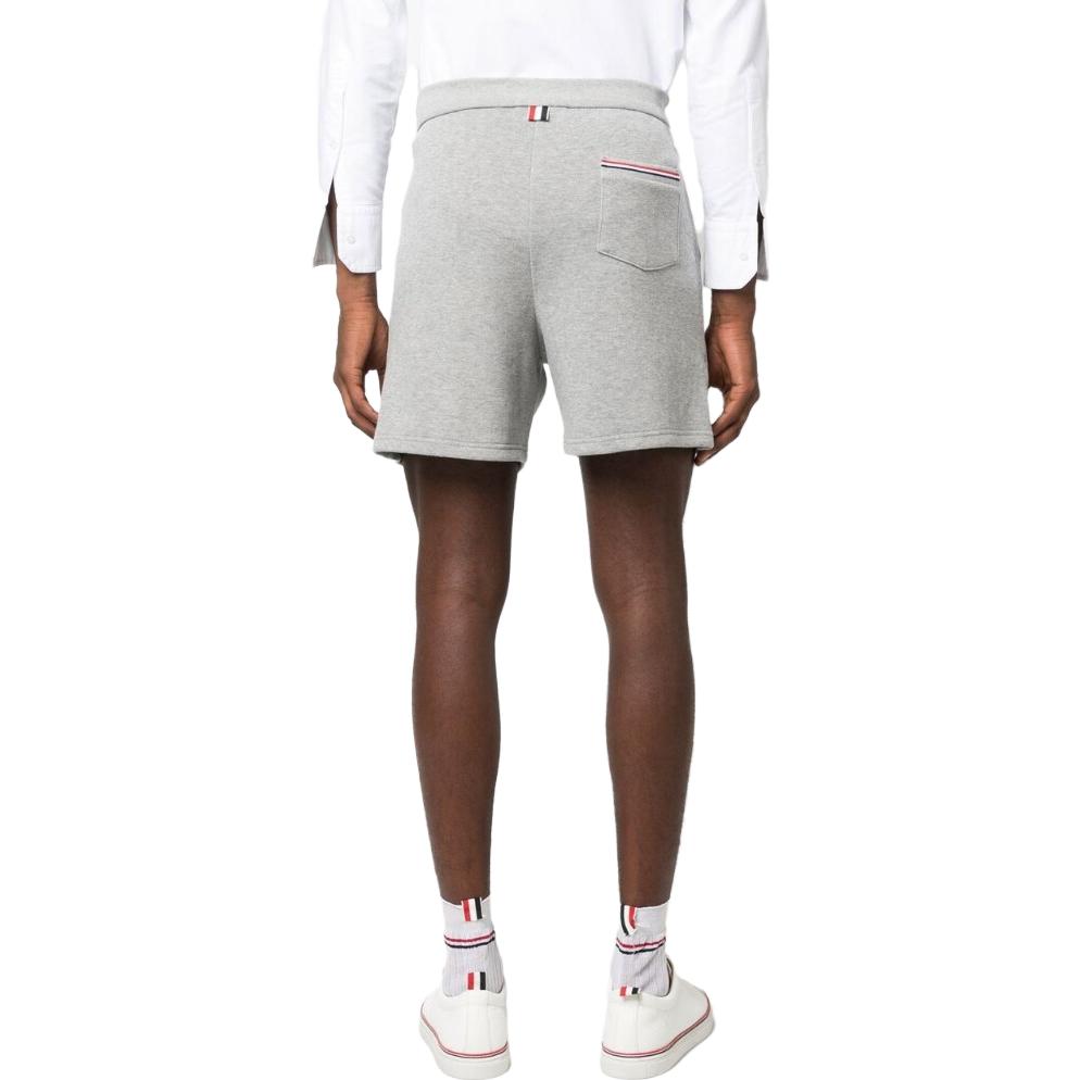 Shop THOM BROWNE Celana Pendek Abu Solid Comfort Straight - Edisi Musim Panas MJQ164A-J0029