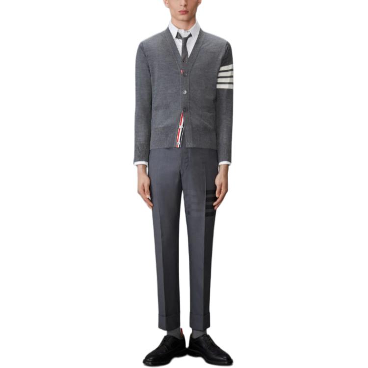 Lookbook Thom Browne 灰色直筒四条纹长裤。 MTC001A-06146-025