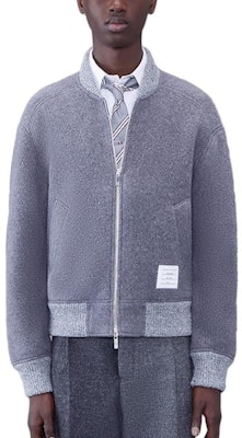 THOM BROWNE Jaket Fleece Crewneck Kelabu Stripe MJT395A-J0100-055 Lookbook THOM BROWNE Jaket Fleece Crewneck Kelabu Stripe MJT395A-J0100-055