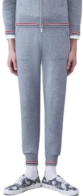 Pantalones Jogger de Punto a Rayas Grises Thom Browne. MKQ014A-Y2001-055 Lookbook Pantalones Jogger de Punto a Rayas Grises Thom Browne. MKQ014A-Y2001-055