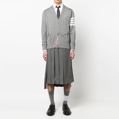 Thom Browne 灰色羊毛開衫毛衣 4條杠條紋設計 MKC002AY1014-058 Lookbook Thom Browne 灰色羊毛開衫毛衣 4條杠條紋設計 MKC002AY1014-058