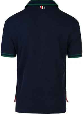THOM BROWNE Polo Azul Marino a Rayas de Manga Corta y Corte Holgado. MJP201A-J0153-415 Lookbook THOM BROWNE Polo Azul Marino a Rayas de Manga Corta y Corte Holgado. MJP201A-J0153-415