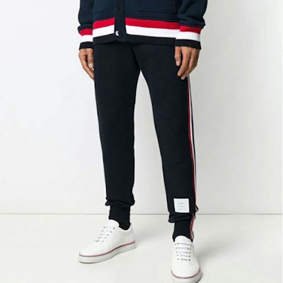 トムブラウン ネイビー サイドストライプ ドローストリングスウェットパンツ AJHMJQ066A03377-415 Shop トムブラウン ネイビー サイドストライプ ドローストリングスウェットパンツ AJHMJQ066A03377-415