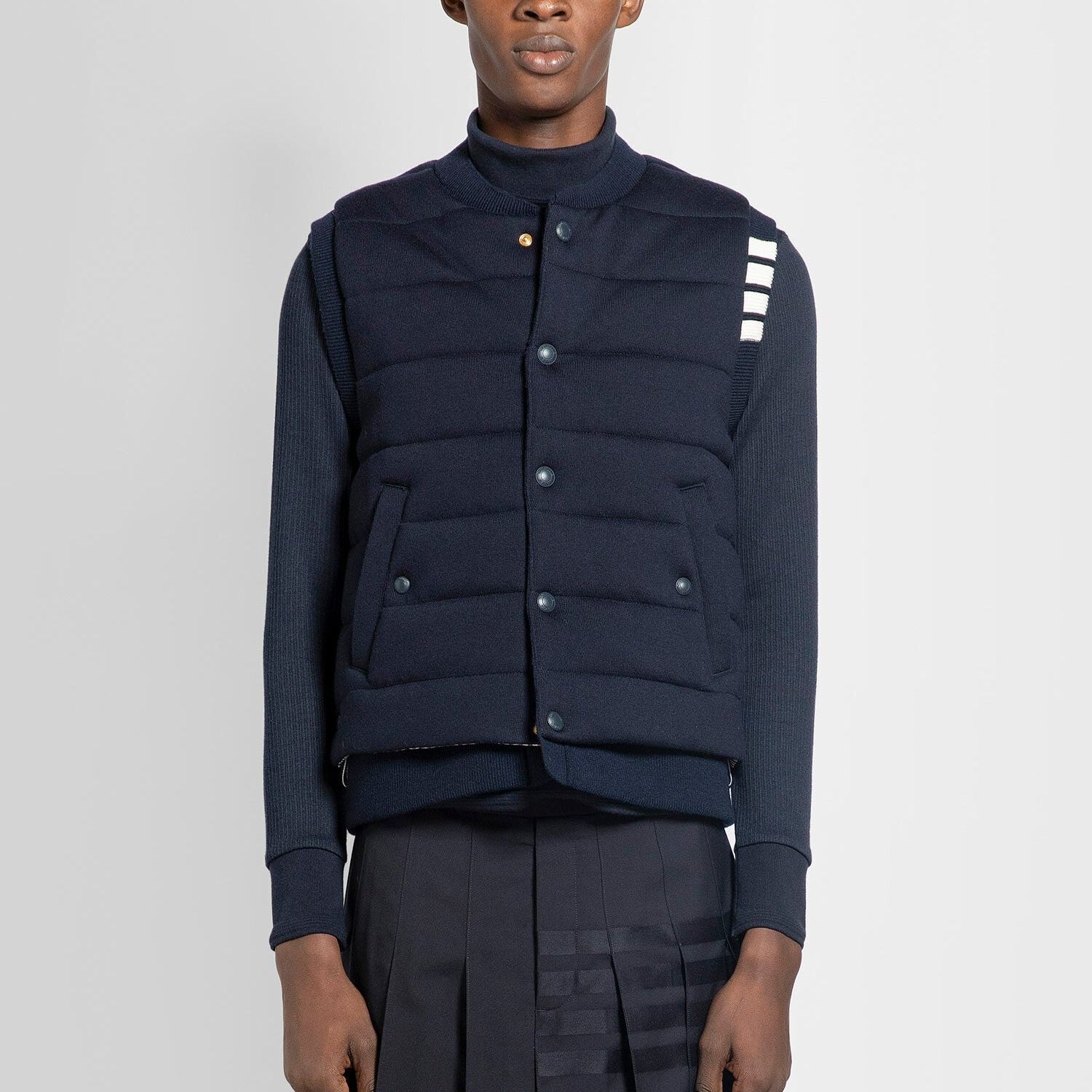 Details for トムブラウン リバーシブル ストライプ ノースリーブ ベスト ネイビーブルー MKV073A-Y1029-415