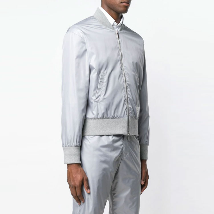 Purchase Thom Browne Jaket Bomber Lengan Panjang Silver dengan Detail Garis Belakang. MJT171A-03215-055
