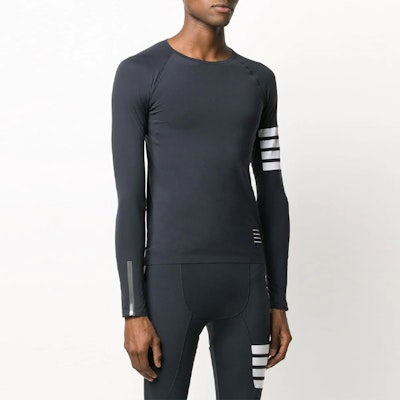 トムブラウン スリムフィット 4本ライン 長袖Tシャツ ネイビーブルー MJA001A-06770-461 Lookbook トムブラウン スリムフィット 4本ライン 長袖Tシャツ ネイビーブルー MJA001A-06770-461