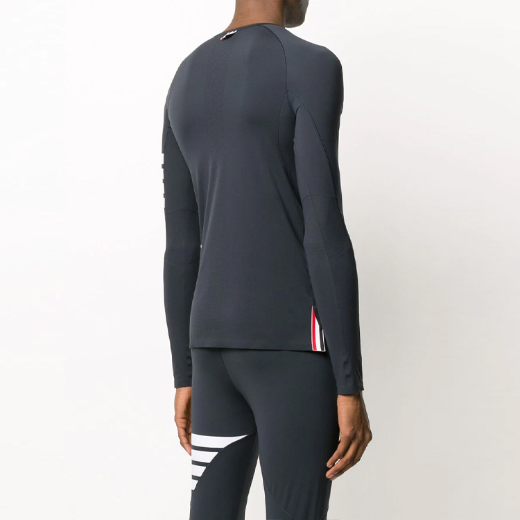 Shop トムブラウン スリムフィット 4本ライン 長袖Tシャツ ネイビーブルー MJA001A-06770-461