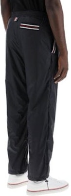 THOM BROWNE Pantalones Jogger Azul Marino Slim Fit Estilo Casual. MJQ208A-06859-415 Shop THOM BROWNE Pantalones Jogger Azul Marino Slim Fit Estilo Casual. MJQ208A-06859-415