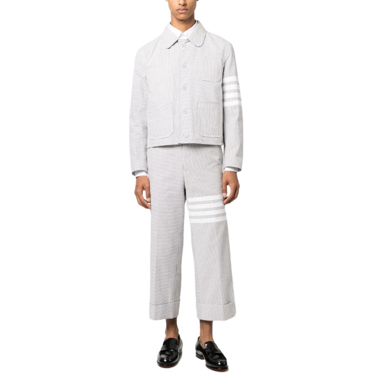 Lookbook 톰 브라운 SS24 슬림핏 싱글브레스티드 스트라이프 블레이저 라이트 그레이 MJO218F-00572-035