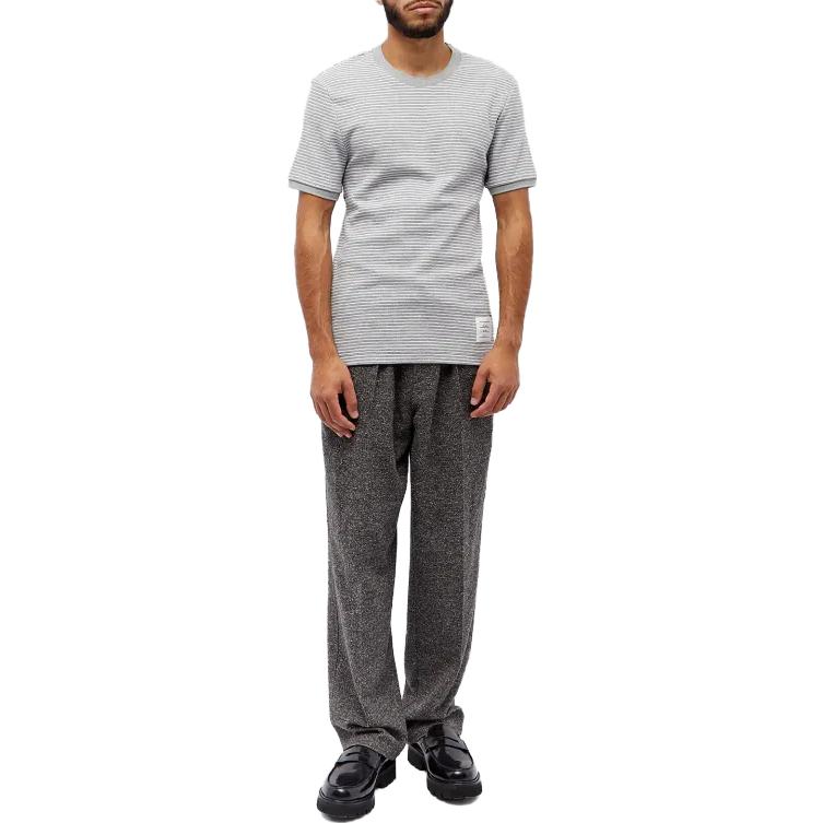 Lookbook 톰 브라운 스트라이프 크루넥 반팔 티셔츠 라이트 그레이 MJS235A-J0103-055