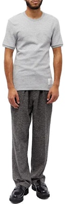 톰 브라운 스트라이프 크루넥 반팔 티셔츠 라이트 그레이 MJS235A-J0103-055 Lookbook 톰 브라운 스트라이프 크루넥 반팔 티셔츠 라이트 그레이 MJS235A-J0103-055