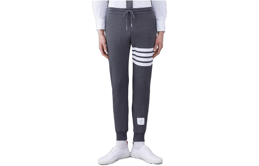 Lookbook Pantalones Jogger Casuales con Cuerda y Rayas Thom Browne. MJQ008H00535