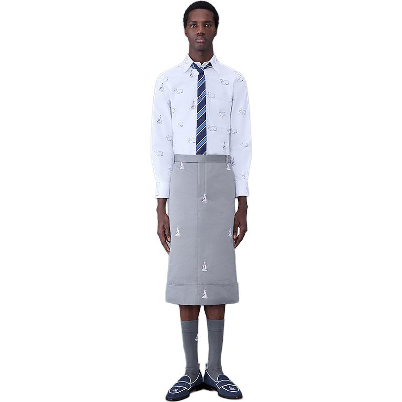 Lookbook Thom Browne Kemeja Putih dengan Desain Bordir Paus dan Kapal. MWL001E-E0641-100