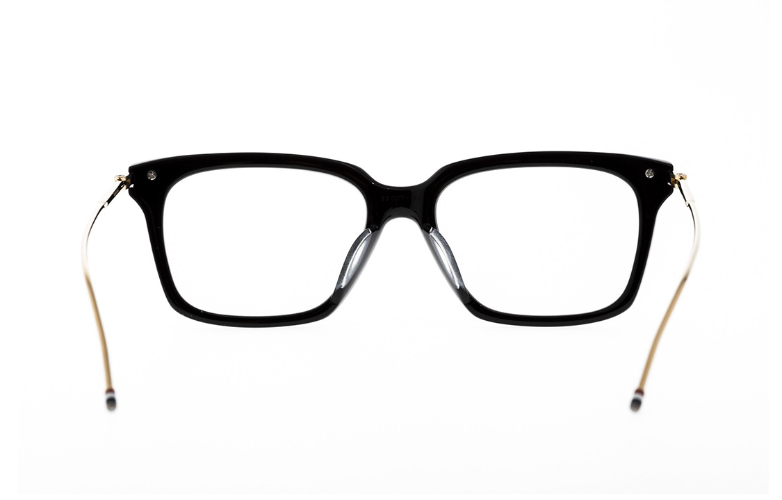 Shop トムブラウン ブラックフレーム ゴールドテンプル スクエアメガネ 男女兼用. TB-701-A-BLK-GLD-53