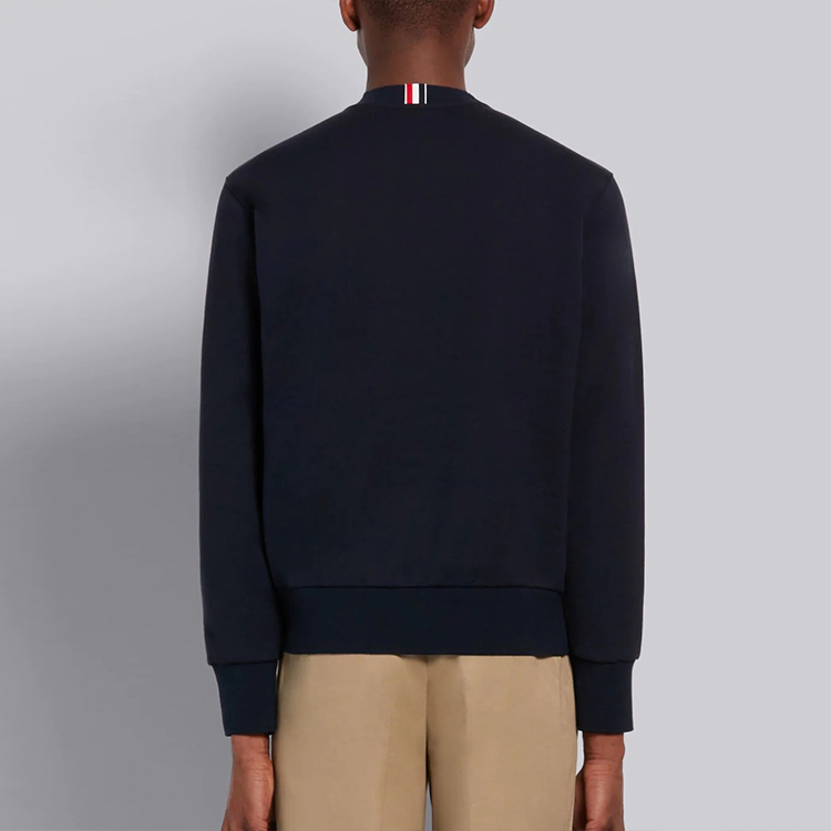 Shop トム・ブラウン ブルー 4ストライプ インレイ 長袖カジュアルスウェットシャツ MJT255A-06931-415