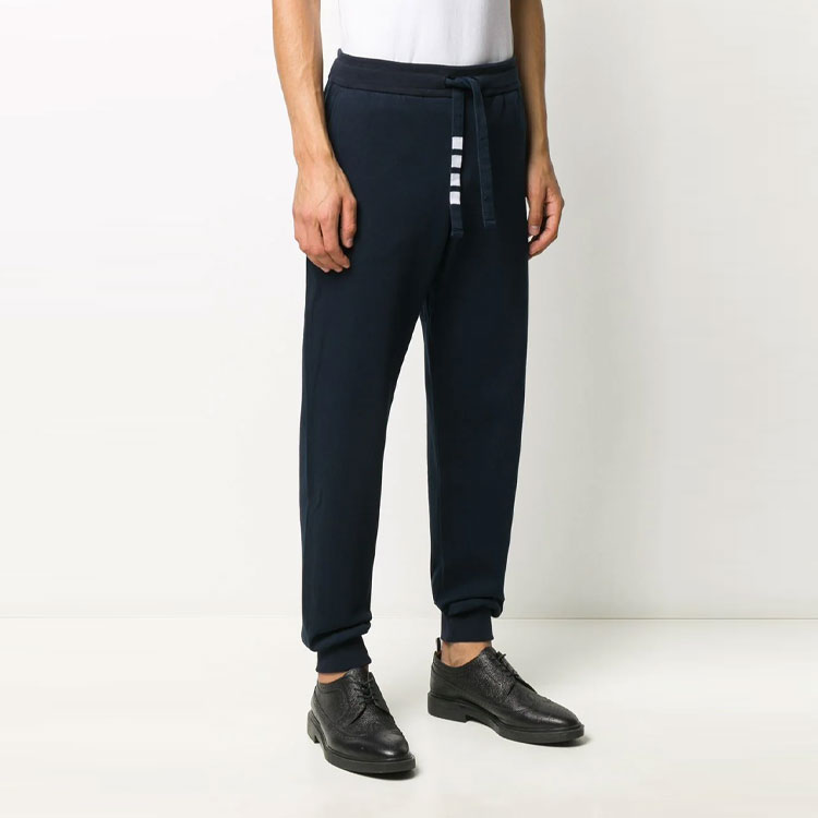 Lookbook Pantalones Deportivos Thom Browne Azul de Punto con Cuerda Ajustable. MJQ094A-03034-415
