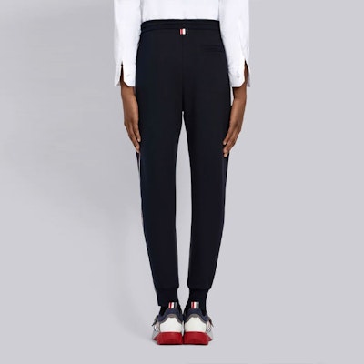 Pantalones Deportivos Azules Thom Browne con Raya Tricolor - Edición Otoño MJQ066A-03377-415 Details for Pantalones Deportivos Azules Thom Browne con Raya Tricolor - Edición Otoño MJQ066A-03377-415