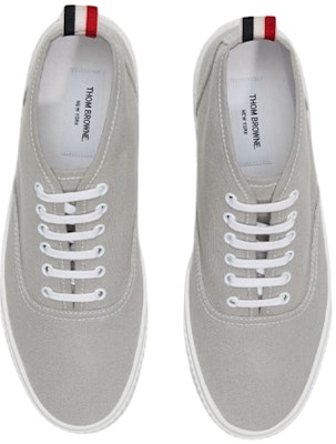 Thom Browne Sepatu Kanvas Mid-Top 'Abu-abu' MFD223A01588035 Lookbook Thom Browne Sepatu Kanvas Mid-Top 'Abu-abu' MFD223A01588035