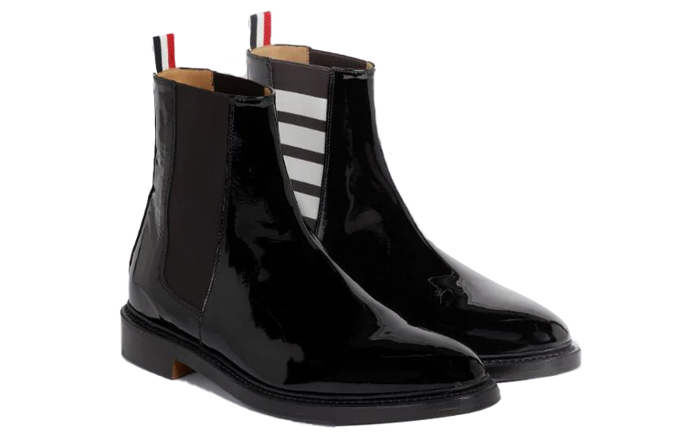 Lookbook トムブラウン ブラックパテント チェルシーブーツ MFB187E00216001