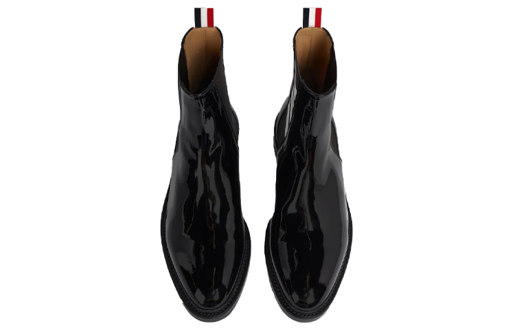 Shop トムブラウン ブラックパテント チェルシーブーツ MFB187E00216001