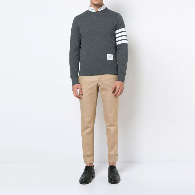 Shop トム ブラウン クラシック 4バー クルーネック スウェットシャツ グレー 春秋用 MJT021H-00535-025