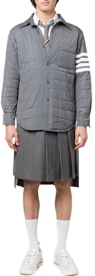 Chaqueta Camisa Acolchada Thom Browne 4 Franjas Gris Edición Otoño/Invierno. MJD089X07259035 Lookbook Chaqueta Camisa Acolchada Thom Browne 4 Franjas Gris Edición Otoño/Invierno. MJD089X07259035