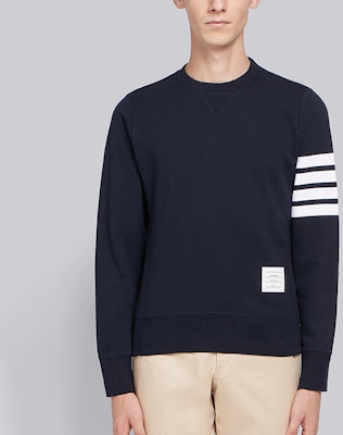 トムブラウン クラシック 4ストライプ ロゴ プルオーバースウェットシャツ ネイビー MJT021L-00535-461 Lookbook トムブラウン クラシック 4ストライプ ロゴ プルオーバースウェットシャツ ネイビー MJT021L-00535-461