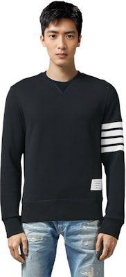 トムブラウン クラシック 4ストライプ ロゴ プルオーバースウェットシャツ ネイビー MJT021L-00535-461 Details for トムブラウン クラシック 4ストライプ ロゴ プルオーバースウェットシャツ ネイビー MJT021L-00535-461